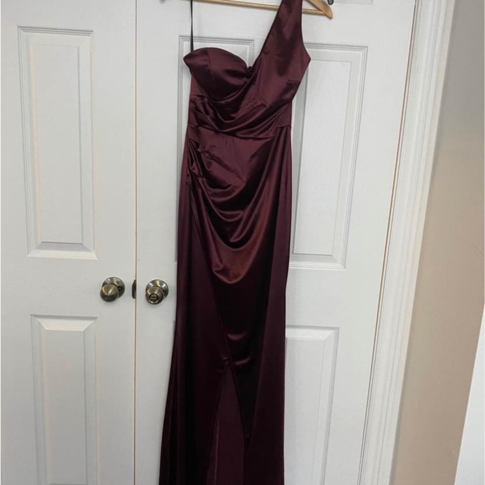 Windsor One-Shoulder Satin Dress in Deep Burgundy